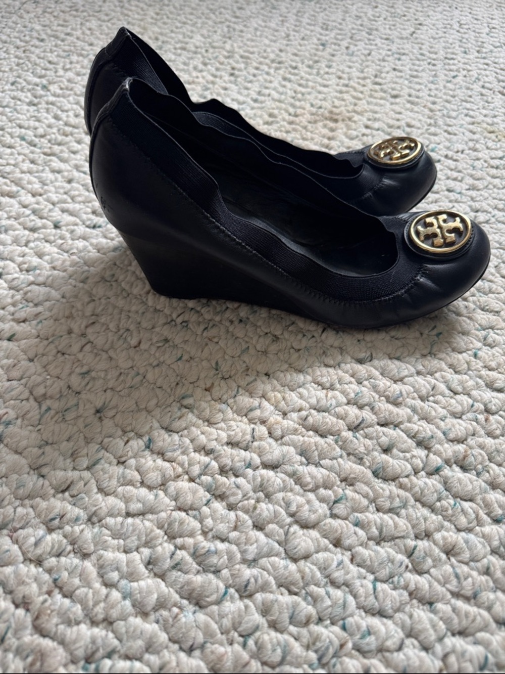 Tory Burch Black Leather Wedge Pumps with Gold Logo Medallion - Picture 4 of 5